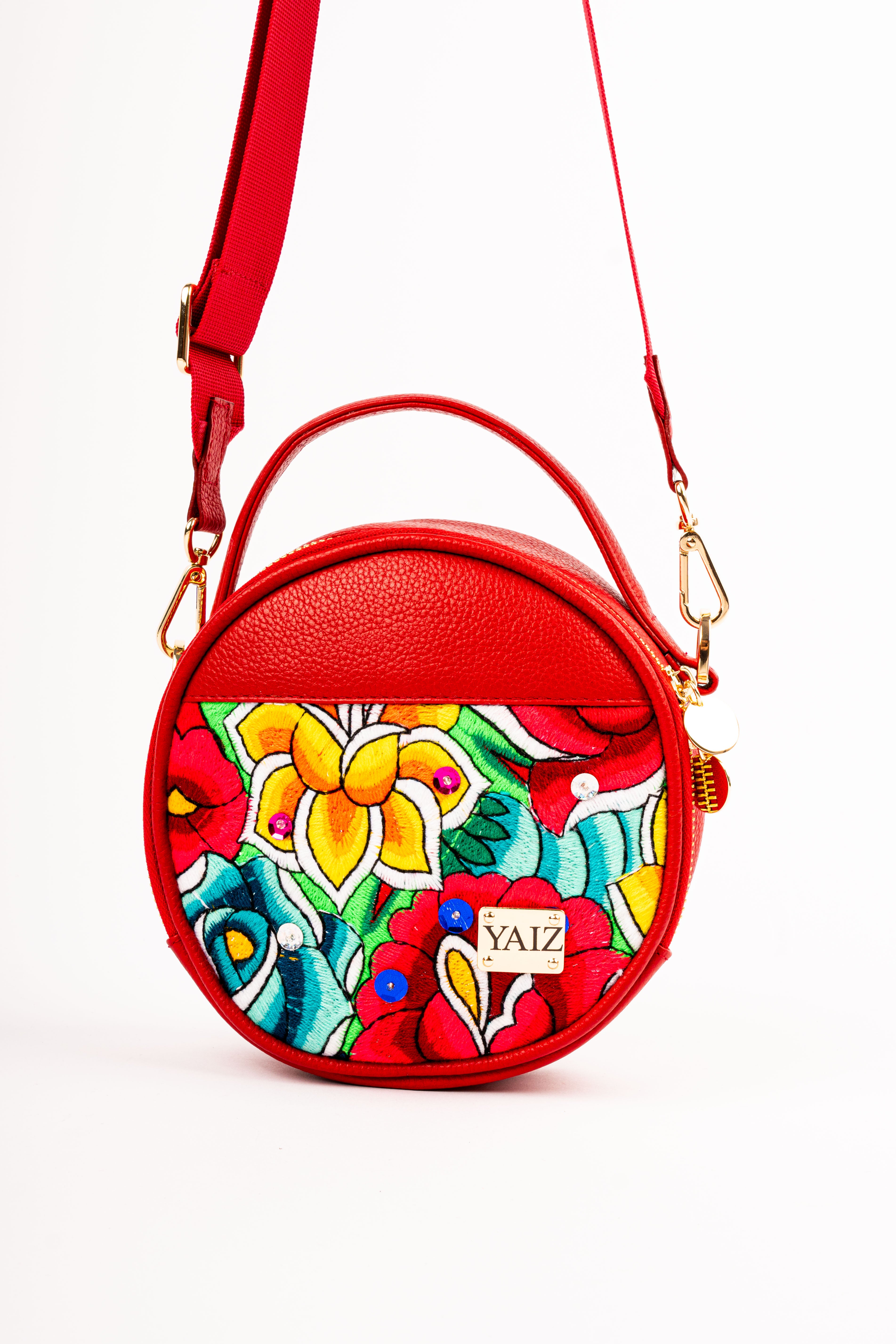 Cartera circular con bordado huanca